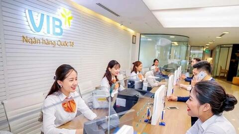 Ngân hàng Quốc tế Việt Nam; Dịch vụ Vận tải và Thương mại trả cổ tức bằng tiền mặt