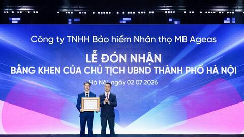 MB Life đón nhận Bằng khen của Chủ tịch UBND TP. Hà Nội nhân dịp kỷ niệm 10 năm thành lập