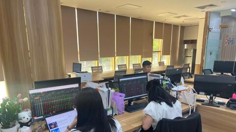 Bộ Tài chính ban hành Thông tư về đăng ký, hủy tư cách công ty đại chúng