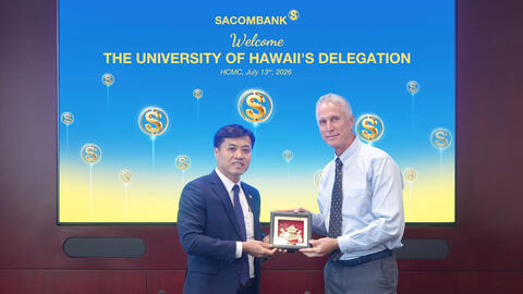 SACOMBANK đón đoàn đại học Hawai’i tìm hiểu mô hình ngân hàng hiện đại tại Việt Nam