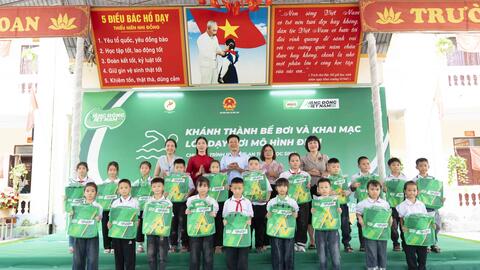 Nestlé Việt Nam đồng hành cùng Bộ Giáo dục và Đào tạo nâng cao kỹ năng bơi phòng chống đuối nước cho học sinh tại tỉnh Bắc Ninh