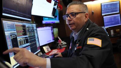 Dow Jones mất hơn 550 điểm vì cổ phiếu công nghệ