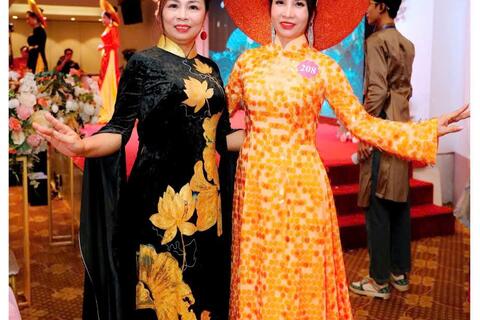Độc đáo áo dài cẩn vàng của nhà thiết kế Cao Thị Phương Lan