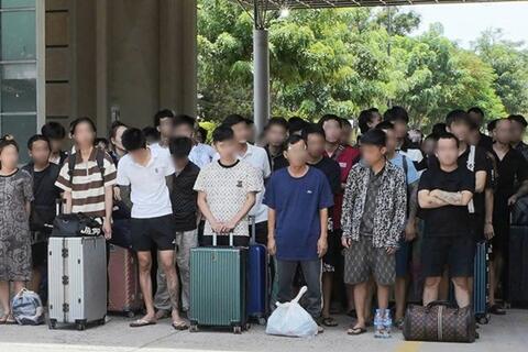 Phát hiện đối tượng bị cấm xuất cảnh trong số 79 công dân về từ Campuchia