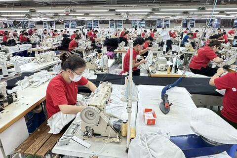 Kinh tế Việt Nam giữ cửa trong "gió ngược" sau một tháng bị áp thuế 20%