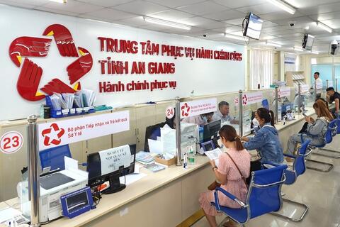 Mức độ hài lòng về giải quyết thủ tục hành chính lĩnh vực đất đai, xây dựng, đầu tư đạt tối thiểu 90%
