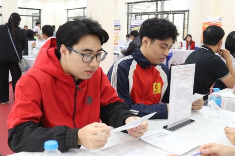 Tìm việc đầu năm: “Lệch pha” giữa mong muốn lao động và thực tế thị trường