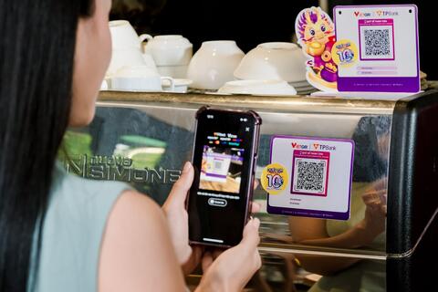 Cuộc đua “không tiền mặt” 2026: Khi QR Code và thẻ cùng kiến tạo kỷ nguyên tài chính mới