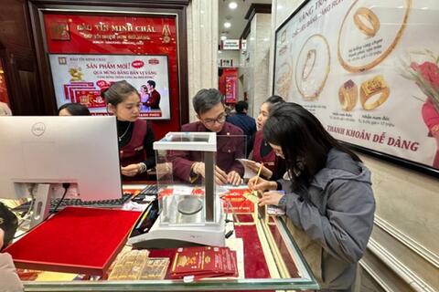 Giá vàng trong nước đi ngang, tỷ giá trung tâm tăng thêm 3 đồng