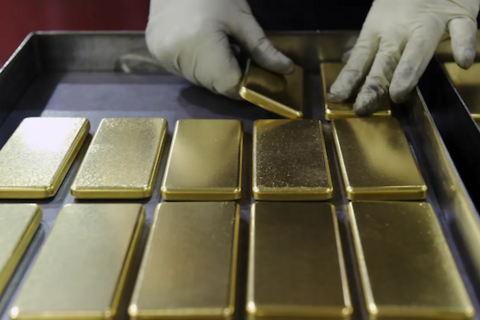 Giá vàng thế giới giảm hơn 1%