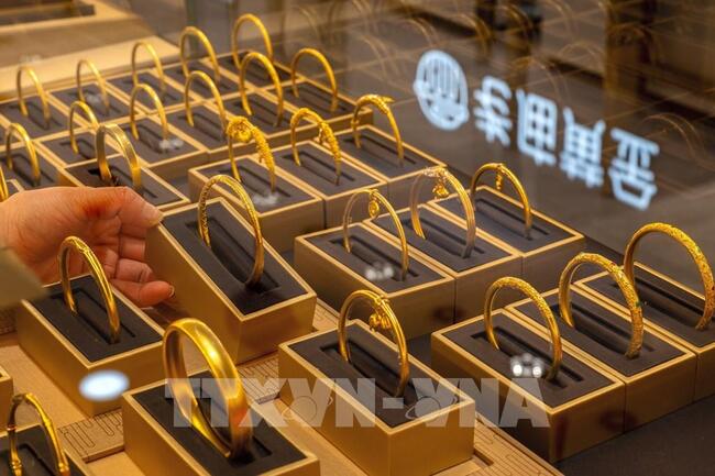 Giá vàng thế giới giảm gần 4% khi xung đột Trung Đông làm gia tăng lo ngại về lạm phát