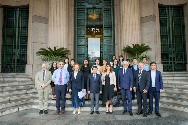 Phó Thống đốc Phạm Tiến Dũng làm việc với Đoàn công tác của Vương quốc Anh