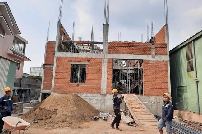 Khi vật liệu biến động, đâu là cách ứng xử hợp lý giữa chủ nhà và nhà thầu?