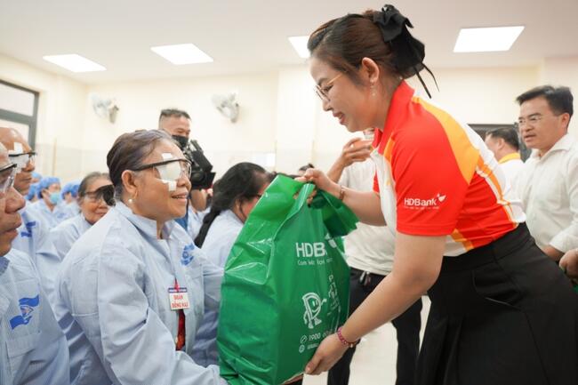HDBank cùng hành trình 20 năm mang ánh sáng đến bệnh nhân có hoàn cảnh khó khăn