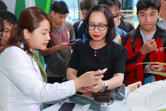 Ngân hàng trong không gian đô thị: Khi thanh toán trở thành “hạ tầng vô hình” của đời sống