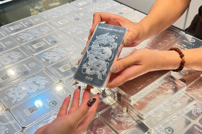 Ngày 21/4: Giá bạc giảm nhẹ, giao dịch quanh 82 triệu đồng/kg