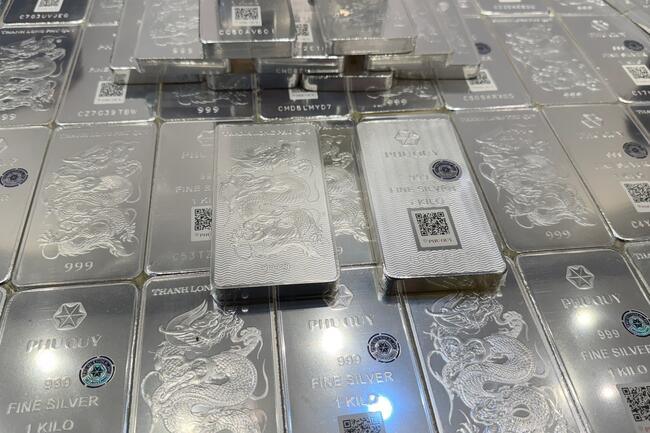 Ngày 22/4: Giá bạc giảm, bạc Phú Quý giao dịch trên 80 triệu đồng/kg