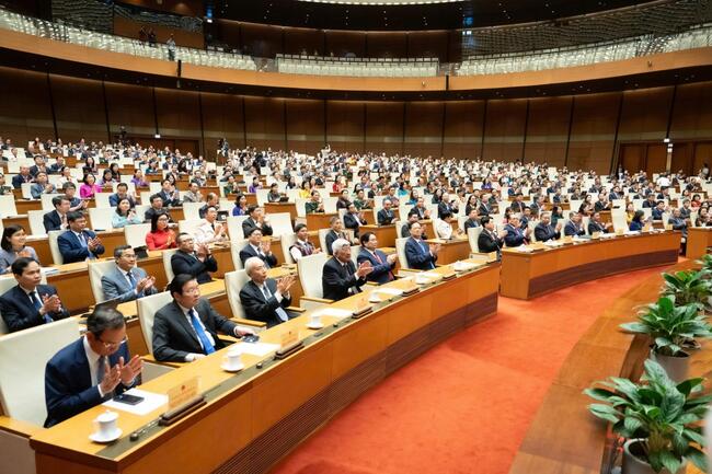 Thông qua kế hoạch tài chính 2026-2030: Thu 16,4 triệu tỷ đồng, bội chi khoảng 5% GDP