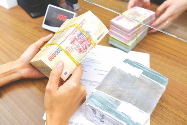 Tiền gửi tăng chậm, áp lực thanh khoản ngân hàng chưa hạ nhiệt