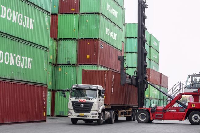 Việt Nam xuất siêu sang Singapore hơn 4,18 tỷ USD trong 4 tháng đầu năm 2026