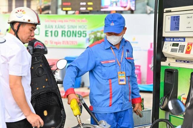 Ban hành Nghị quyết thí điểm triển khai xăng sinh học E10