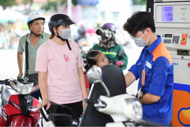 Ngày 23/7: Giá xăng, dầu đồng loạt tăng