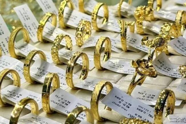 Giá vàng hôm nay: Fed giữ nguyên lãi suất, SJC tăng trở lại