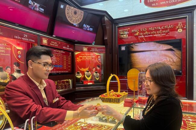 Giá vàng hôm nay: SJC bán ra 144,3 triệu đồng/lượng, vàng thế giới có thời điểm về dưới 4.400 USD/ounce