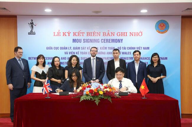 Bộ Tài chính và ICAEW ký kết hợp tác, thúc đẩy áp dụng IFRS tại Việt Nam