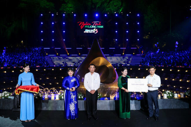 Vietcombank trao tặng 500 triệu đồng cho trẻ em có hoàn cảnh khó khăn tại chương trình “Nghĩa tình Phương Nam - Cùng con đi tiếp cuộc đời” năm 2026