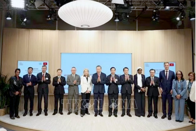 Bộ trưởng Bộ Tài chính tiếp nhận 3 Chương trình hợp tác quốc gia Việt Nam với UNDP, UNICEF và UNFPA