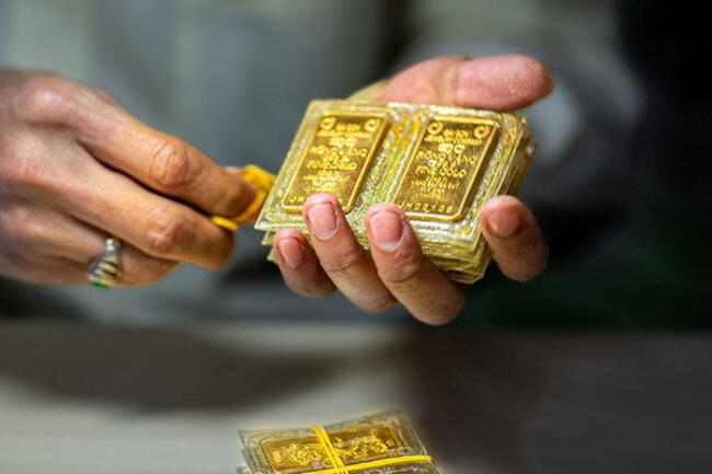 Ngày 26/10: Giá vàng trong nước đi ngang, vàng thế giới giảm