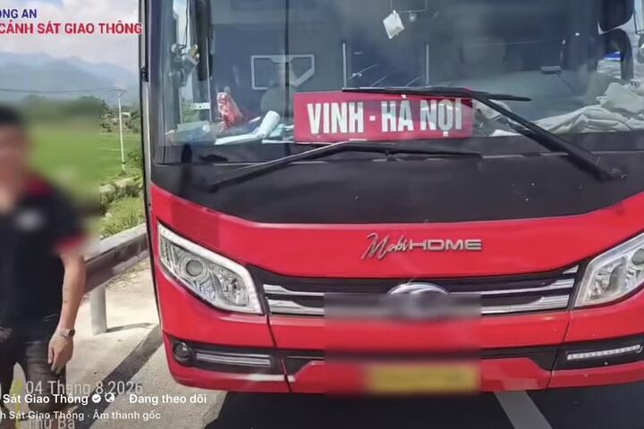 Phạt 37,5 triệu đồng tài xế và chủ xe khách chở quá người trên cao tốc Cam Lâm-Vĩnh Hảo