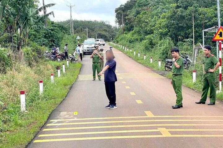 Tạm giữ tài xế ô tô tông người đi bộ nhưng không đưa nạn nhân đi cấp cứu