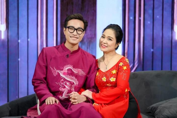 Người mẹ là NSƯT giúp "anh trai" Hà An Huy lựa chọn 1 trong 300 làn điệu chèo để biểu diễn