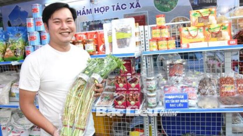 Liên minh HTX Việt Nam thúc đẩy giảm nghèo bền vững tại Cà Mau với mô hình nuôi nghêu kết hợp du lịch cộng đồng
