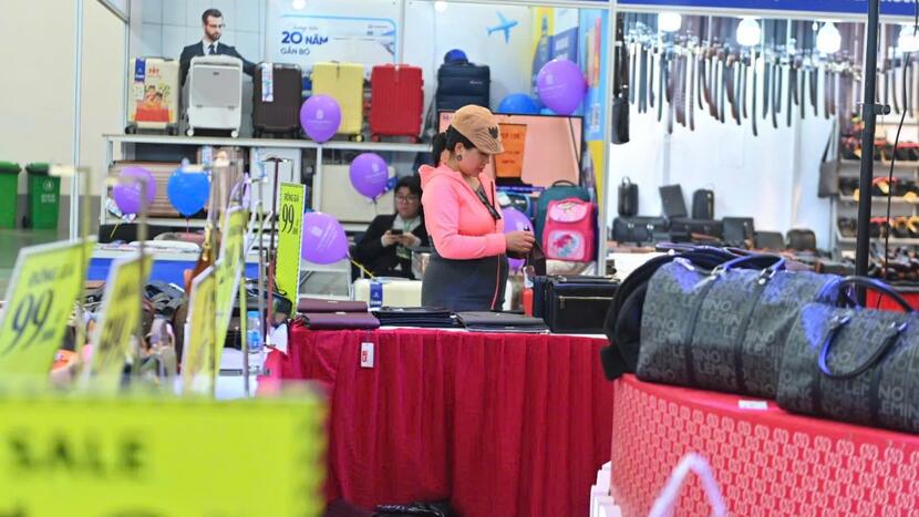 Ưu đãi sâu, hàng dệt may, da giày ghi nhận doanh thu khả quan tại Hội chợ Mùa Xuân