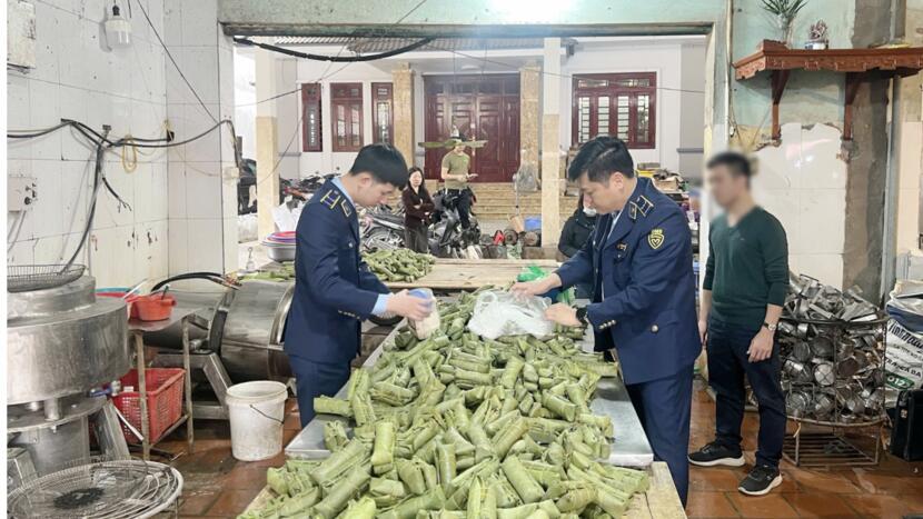 Khởi tố chủ cơ sở sản xuất giò chả sử dụng hàn the tại Hưng Yên