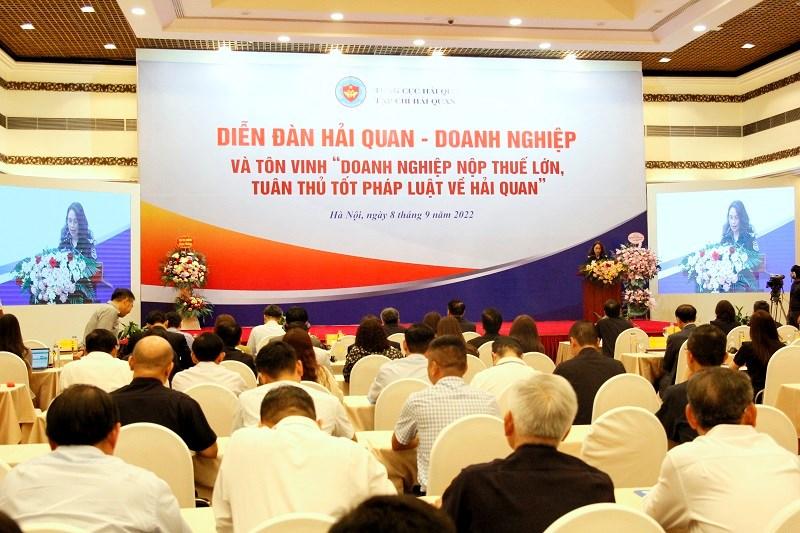 Quang cảnh Diễn đàn.