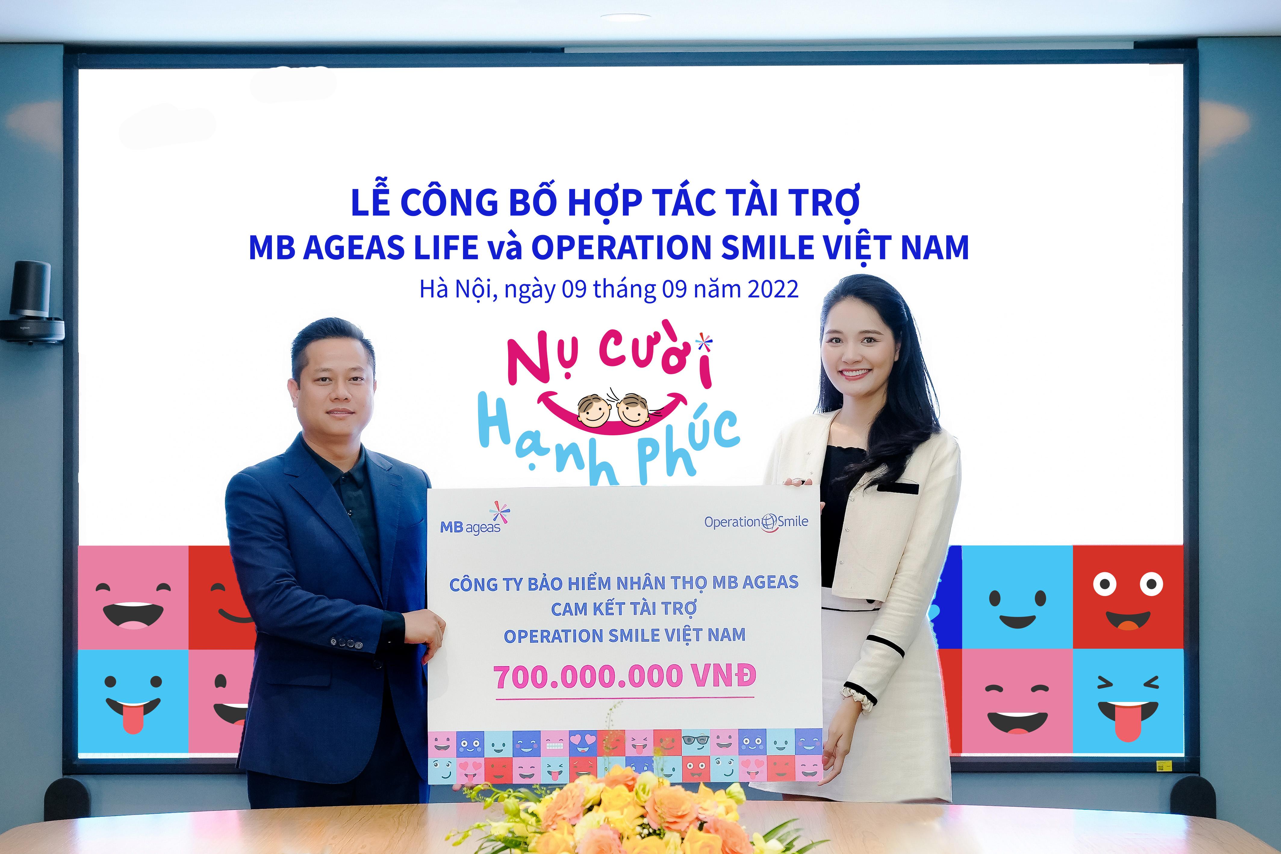 Ông Lê Phạm Duy – Phó Tổng giám đốc MB Ageas Life và Trần Thị Hương Giang – Đại diện Operation Smile Việt Nam tại Lễ công bố hợp tác tài trợ giữa hai đơn vị  