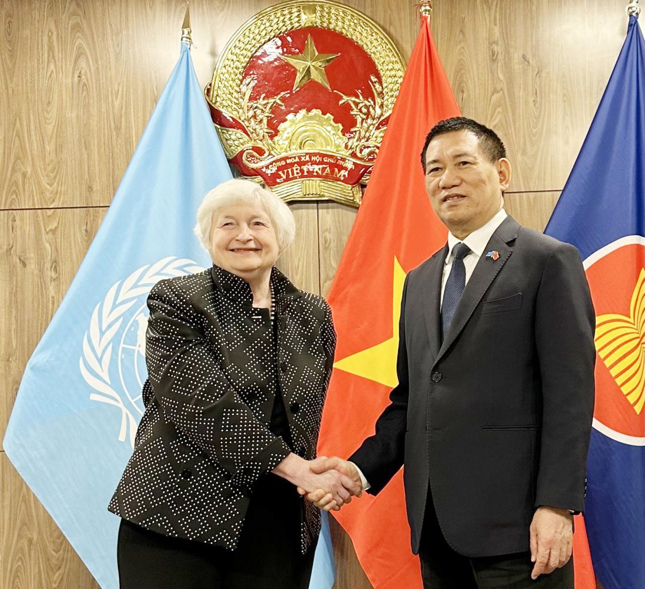 Bộ trưởng Hồ Đức Phớc (bên phải) và Bộ trưởng Bộ Tài chính Hoa Kỳ Janet Yellen (bên trái) tại buổi làm việc.