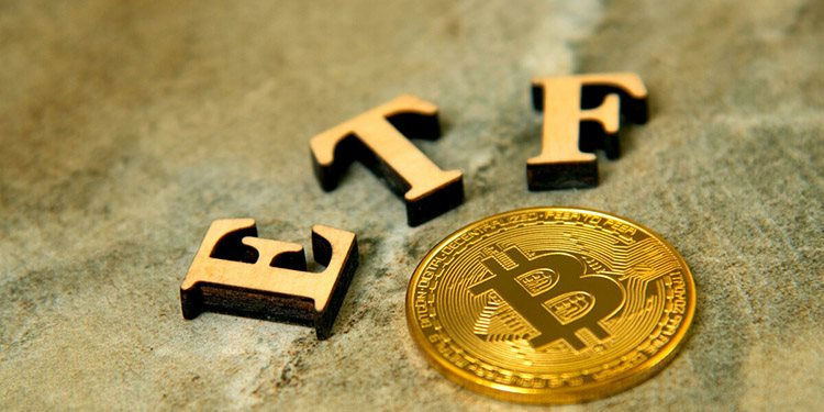 Quỹ ETF bitcoin giao ngay đang là động lực tăng giá của đồng tiền kỹ thuật số lớn nhất thế giới - Ảnh: ST