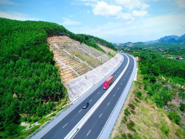 Đường cao tốc Bắc Giang-Lạng Sơn.