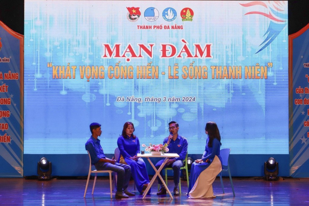 Mạn đàm “Khát vọng cống hiến - Lẽ sống thanh niên”