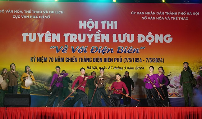 Sôi động Hội thi Tuyên truyền lưu động “Về với Điện Biên”