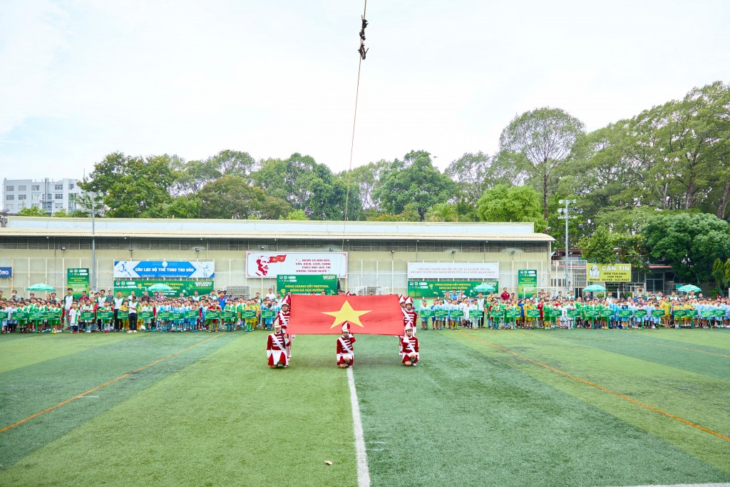 2.Lễ Khai mạc Vòng chung kết Festival Bóng đá Học đường TP.HCM năm học 2023-2024 - Cúp Nestlé MILO đã diễn ra sáng ngày 21_5 tại sân vận động Tao Đàn, Quận 1