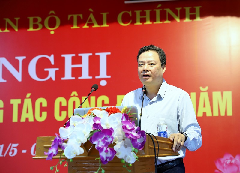 Phó Bí thư Thường trực Đảng ủy Bộ Tài chính Đỗ Văn Trường phát biểu tại Hội nghị.