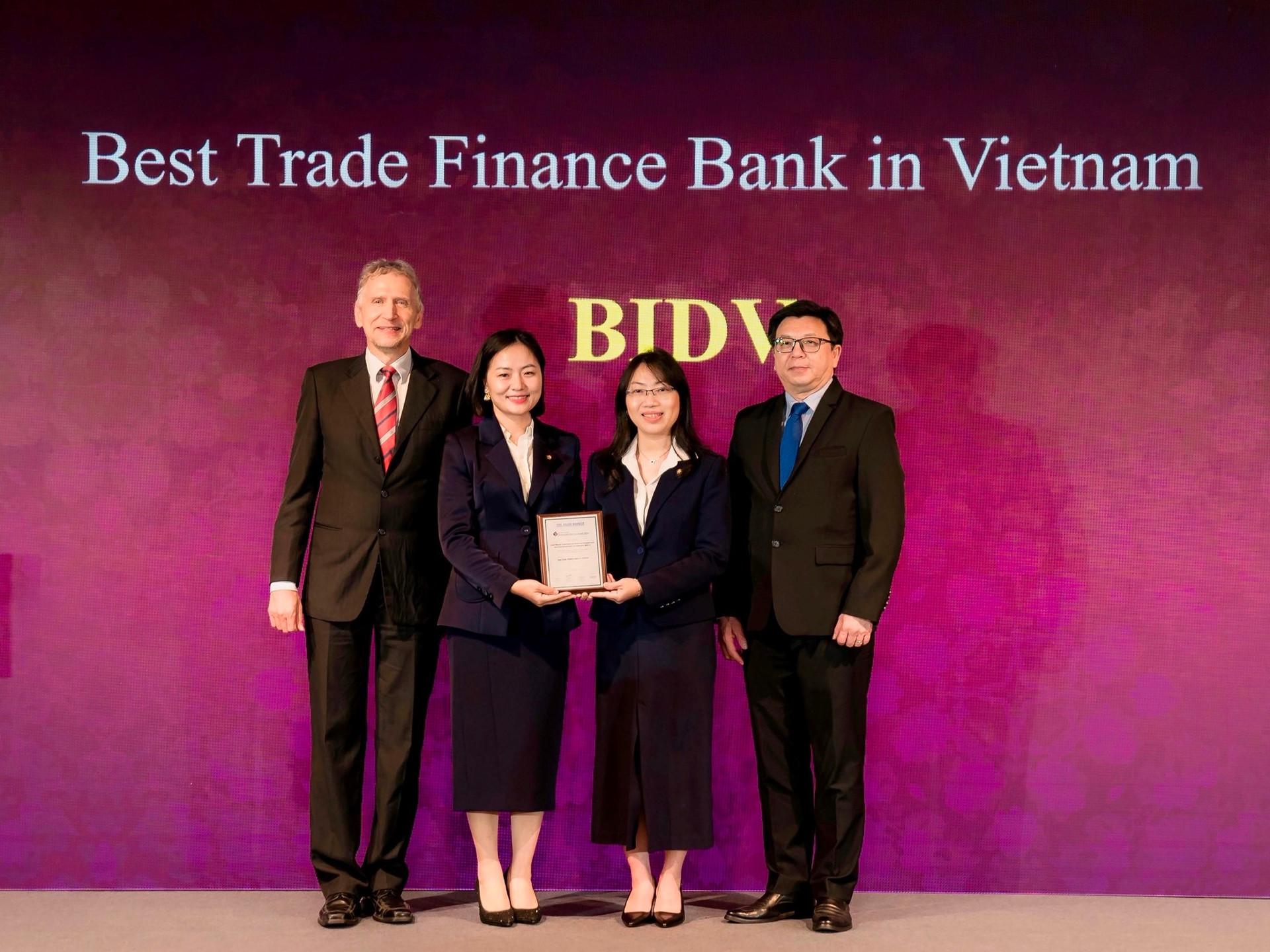 giai-thuong-trade-finance-bidv.jpg