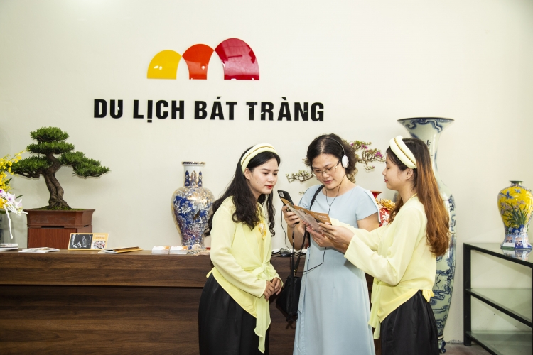 lang-gom-bat-trang-diem-den-hap-dan-cua-du-khach-trong-nuoc-va-quoc-te