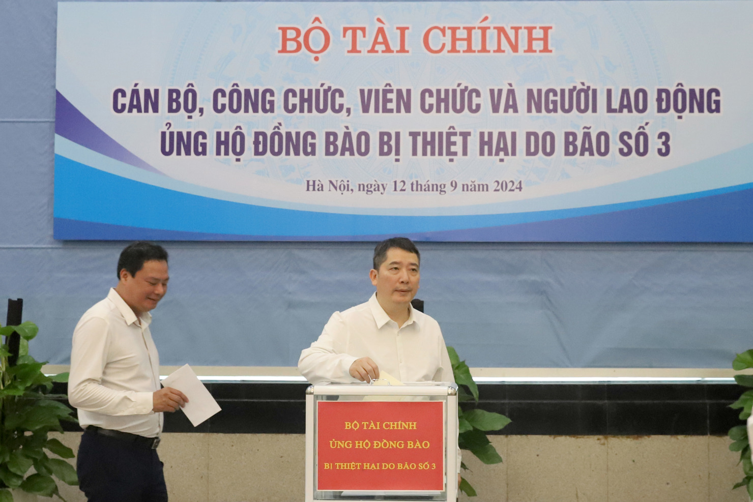 Thứ trưởng Bộ Tài chính Cao Anh Tuấn dự Lễ phát động và chung tay giúp đỡ đồng bào vượt khó.